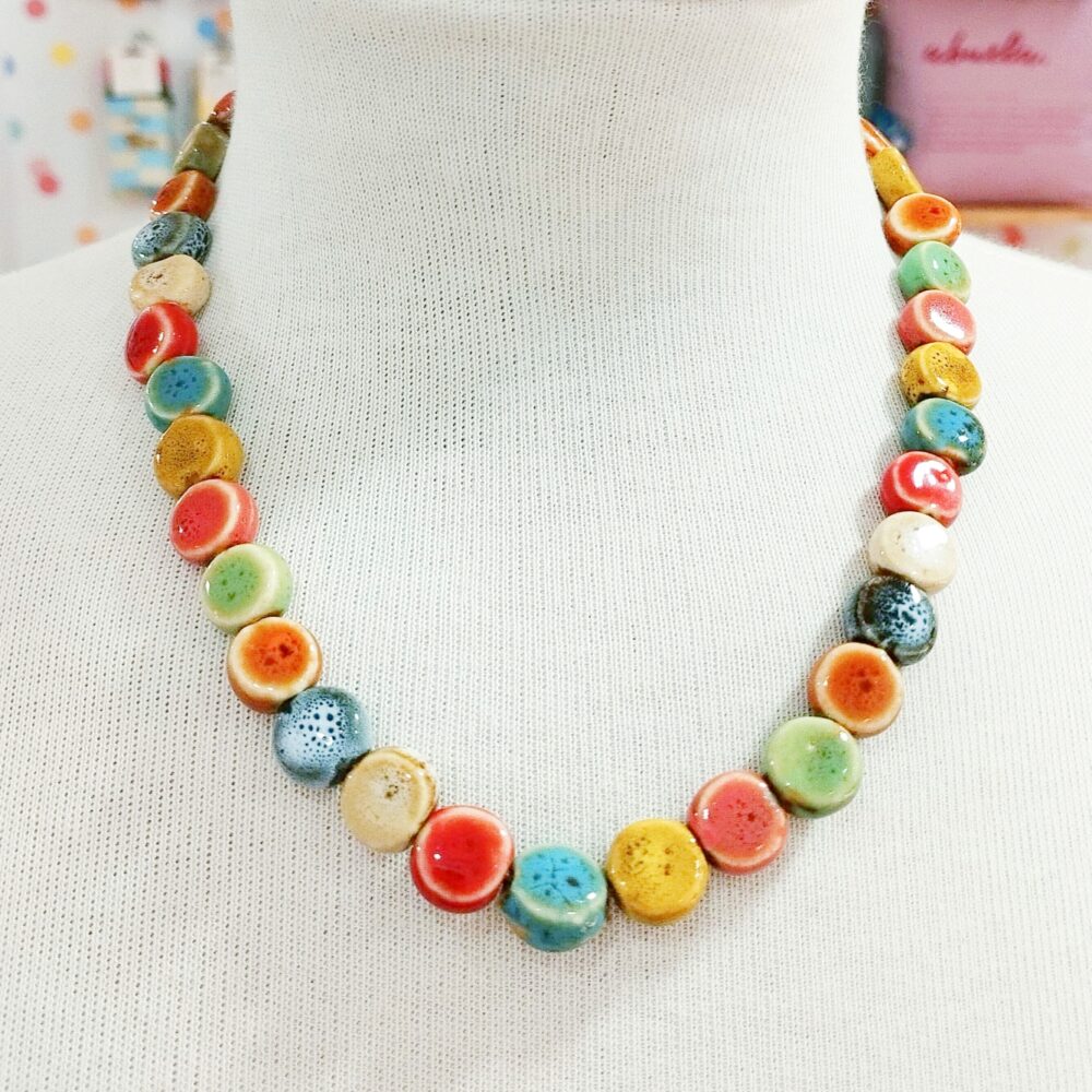 Colgante de cerámica multicolor