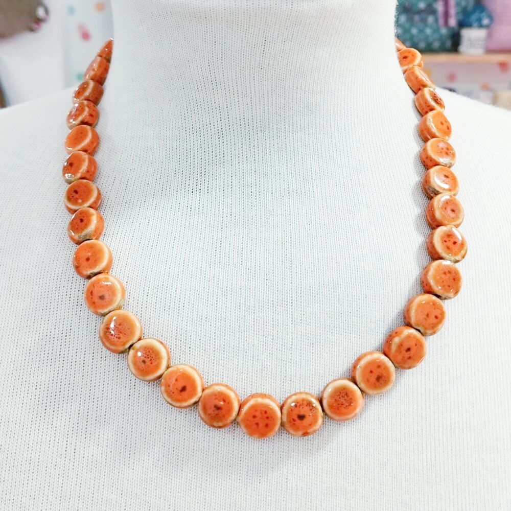 Colgante de cerámica naranja