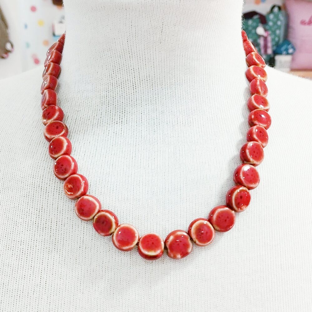 Colgante de cerámica rojo